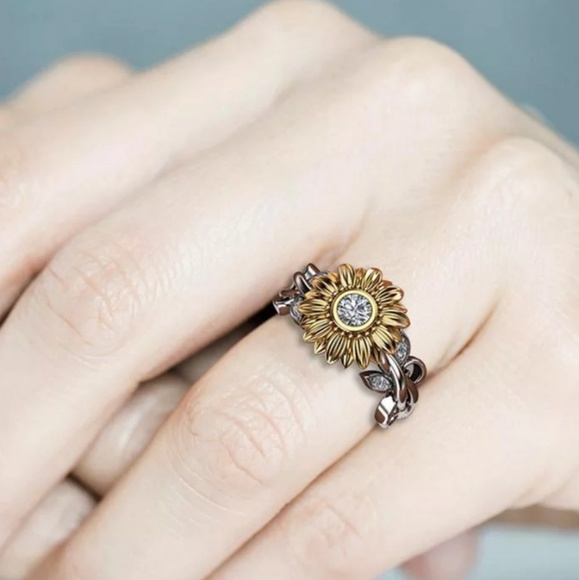 Sunflower Ring Exquisite Silver Crystal Sunflower Statement Ring - Picture 3 of 8